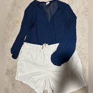 Size 1x- Navy blue Blouse/Cream Shorts Set